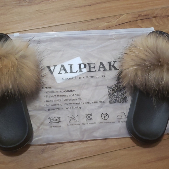 Fur Slides - Picture 5 of 6